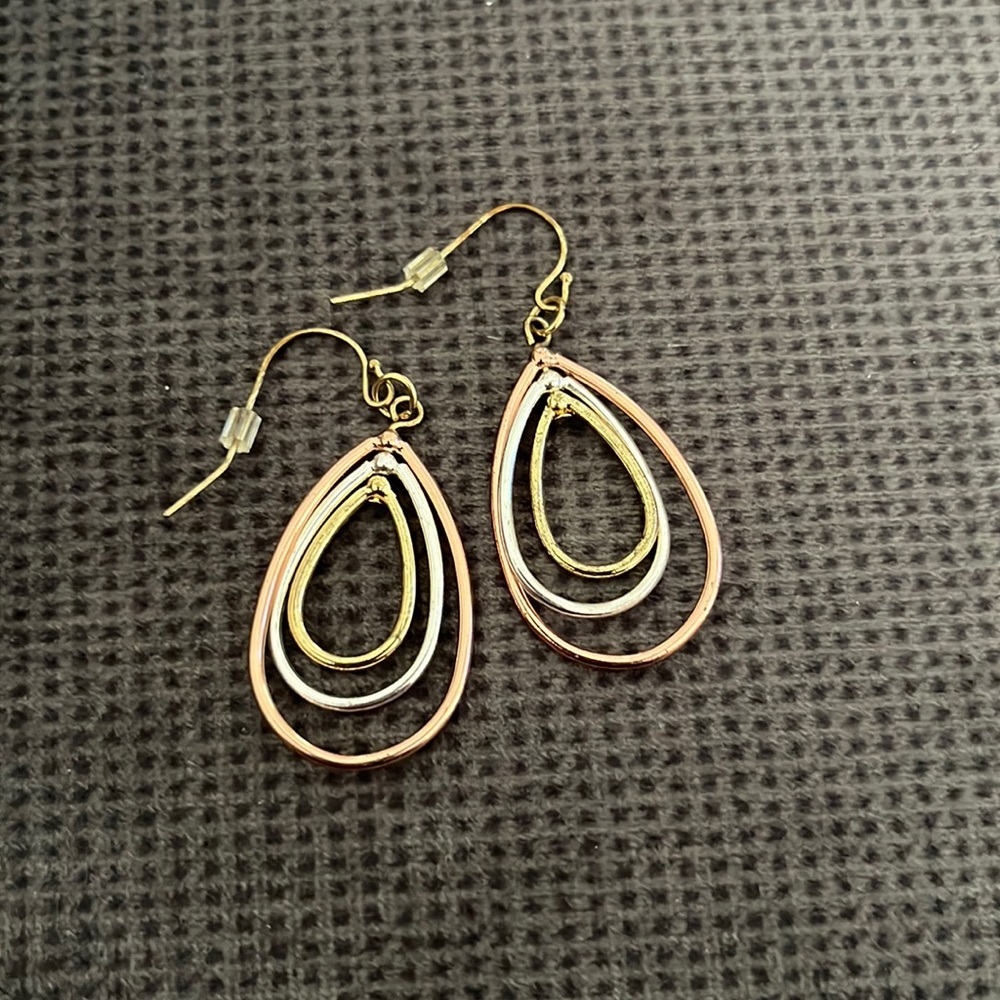 Tri-gold dangle earrings
